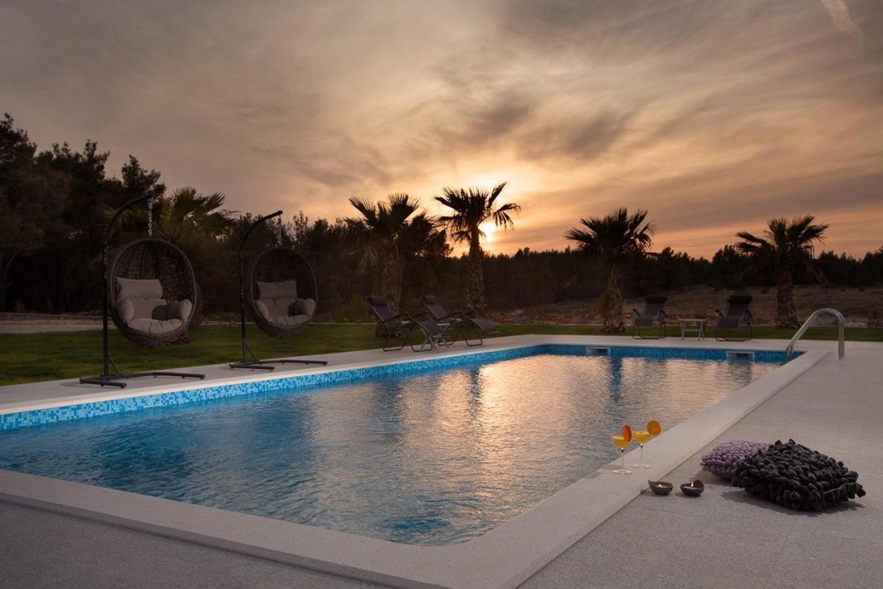 Villa Malibu One Vir Exterior photo